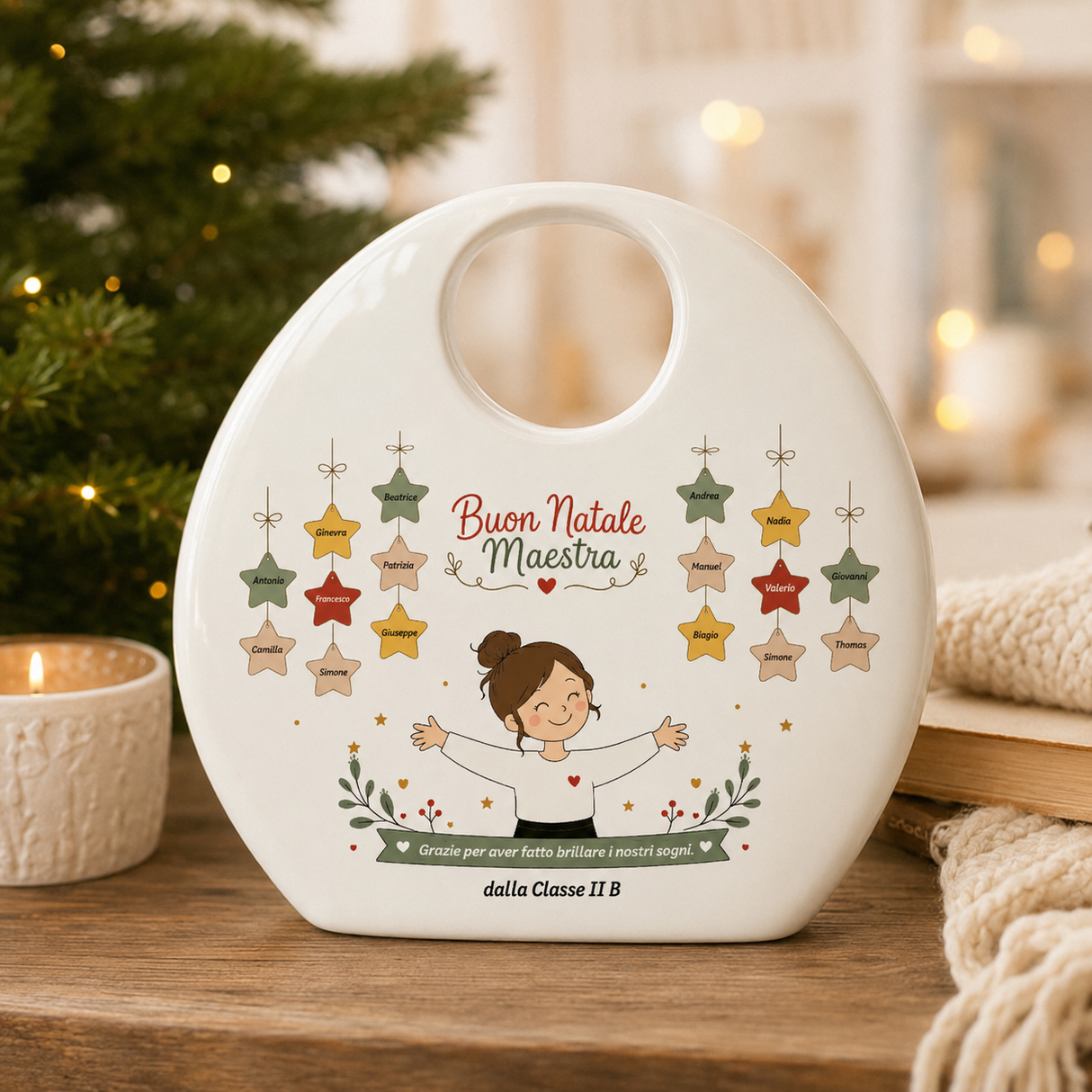 Vaso in ceramica bianca con manico tondo, «Buon Natale Maestra» e «dalla Classe II B»