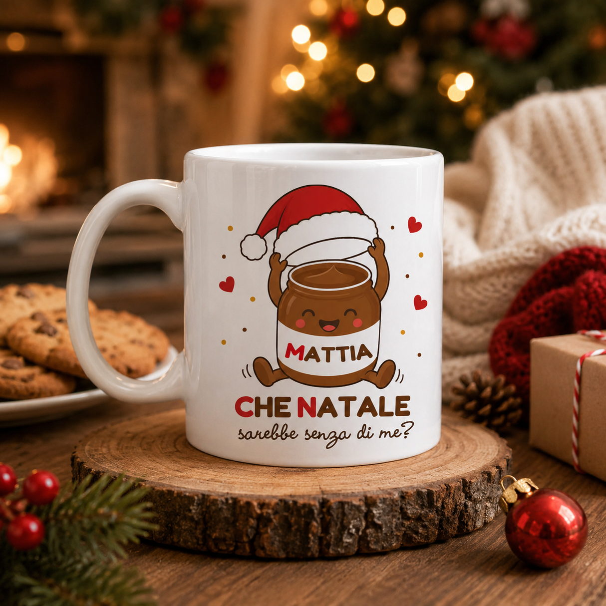 Tazza natalizia bianca con stampa Babbo barattolo e nome MATTIA, scritta CHE NATALE