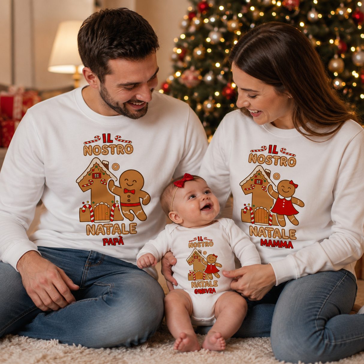 Felpe coordinate bianche con stampa pan di zenzero, papà, mamma e neonato, in posa