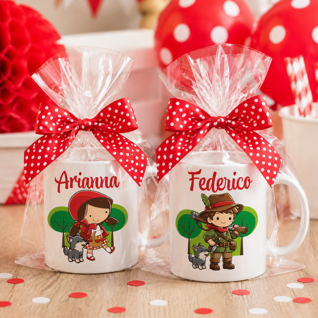 Set di tazze personalizzate con fiocchi rossi a pois e nomi Arianna e Federico