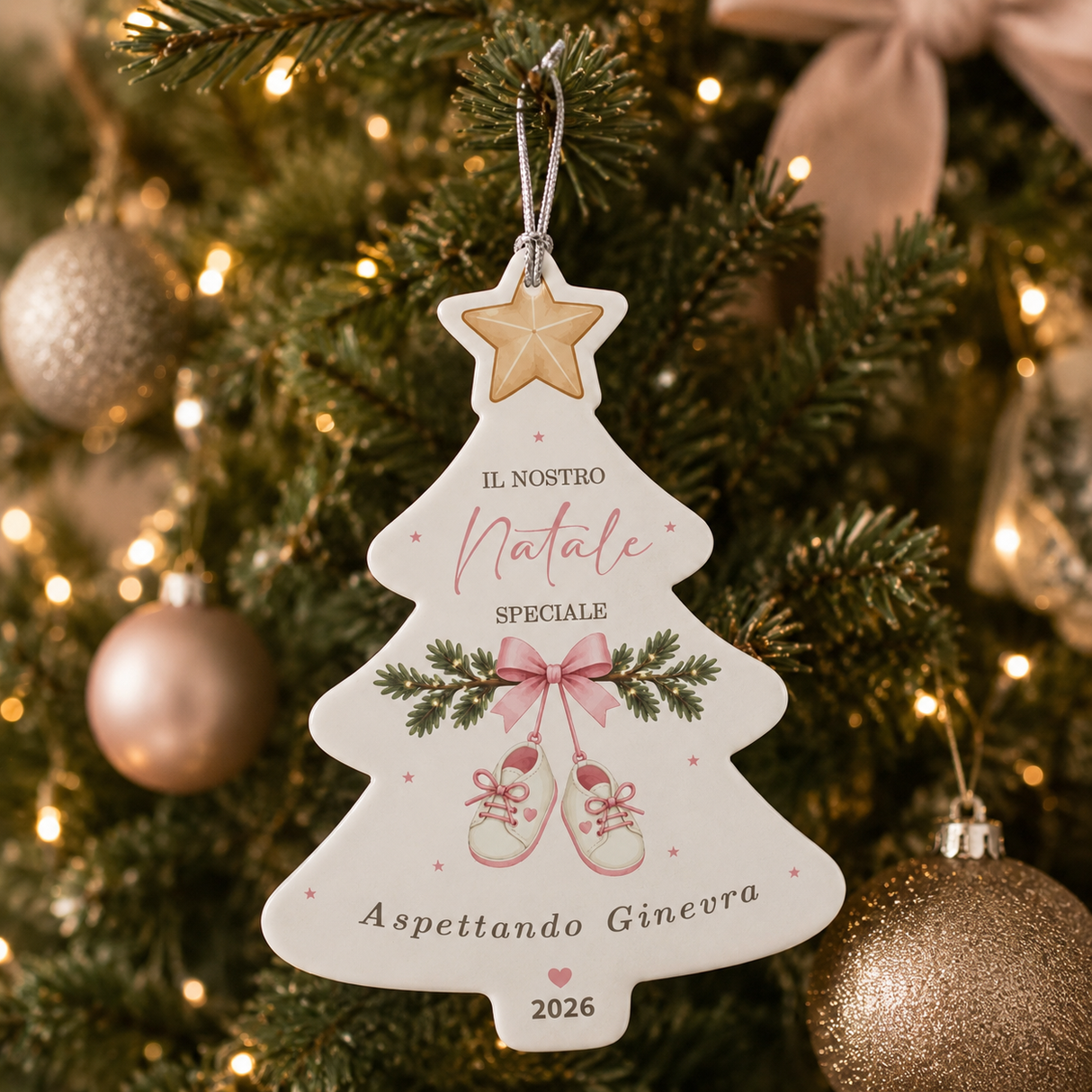 Decorazione albero in plexiglass bianco con stella, “Il nostro Natale speciale” e “Aspettando Ginevra”