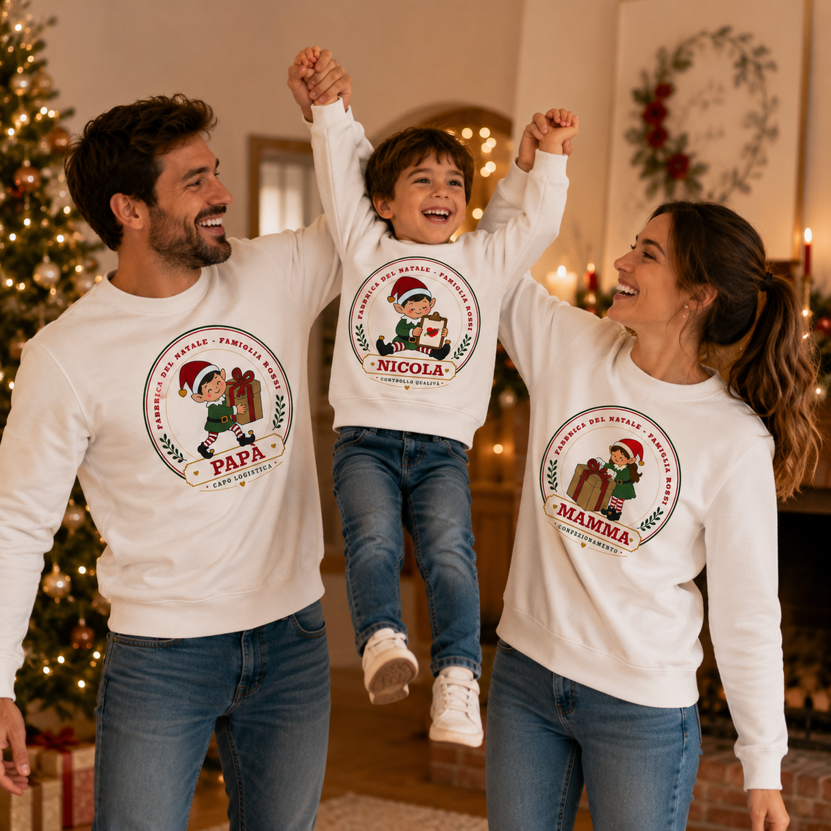 Felpe bianche girocollo con stampe circolari “PAPA”, “MAMMA” e “NICOLA” indossate