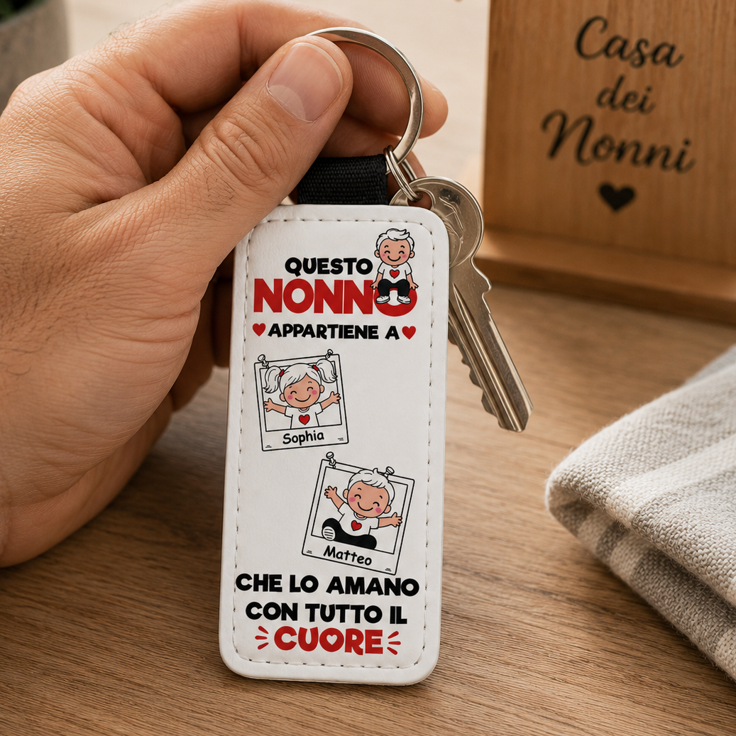 Portachiavi bianco con passante nero, nonno e nomi Sofia e Matteo, mano con chiavi