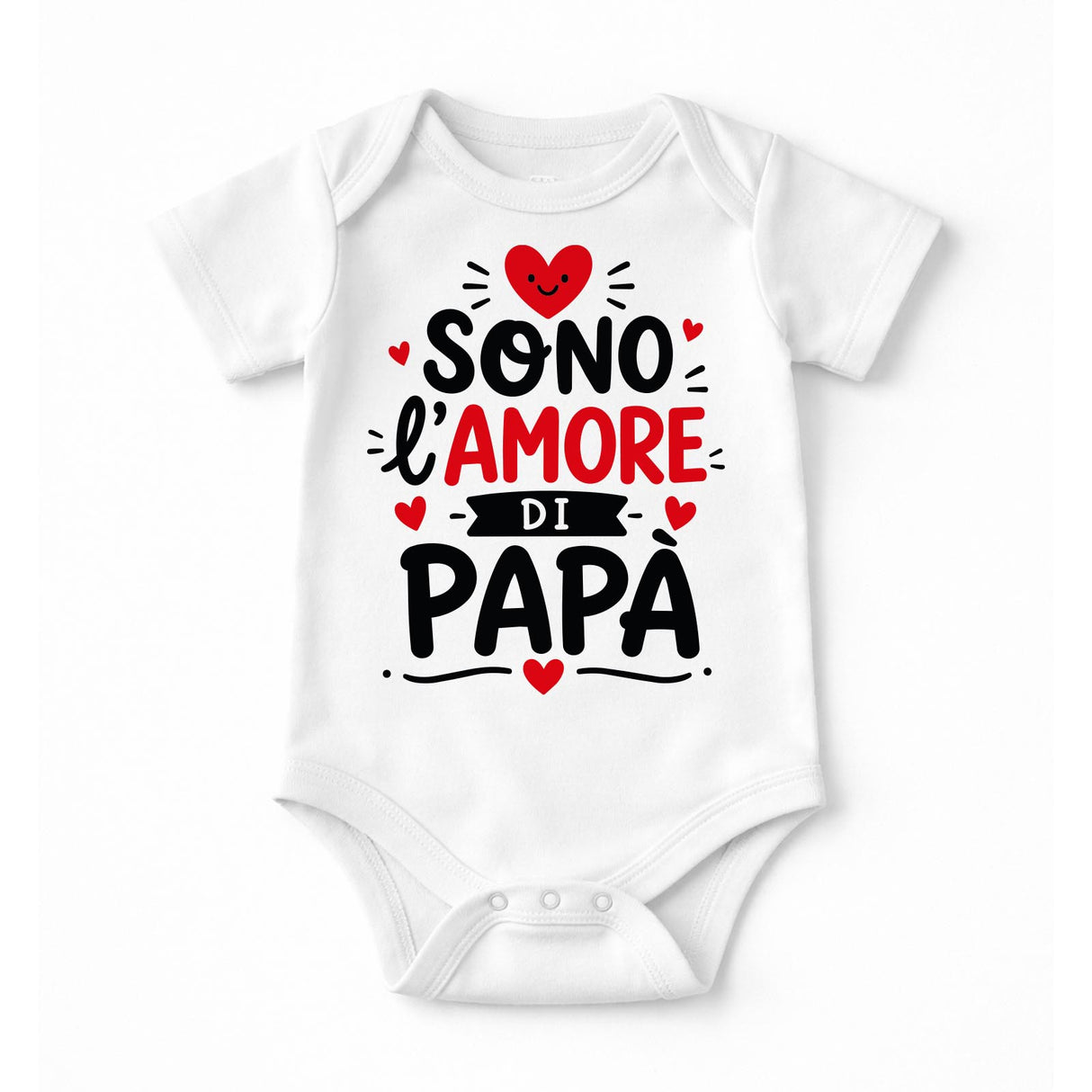 Body neonato bianco con scritta “Sono l’amore di papà” e cuori rossi