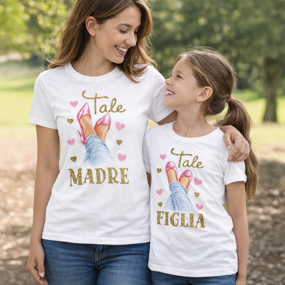 Set magliette bianche mamma e figlia con scritta Tale, cuori e scarpe rosa e blu