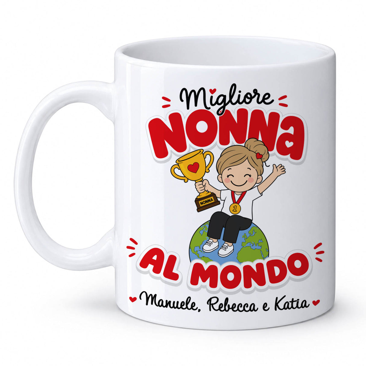 Tazza personalizzata bianca con scritta “Migliore Nonna al Mondo” e “Manuele, Rebecca e Katia”.