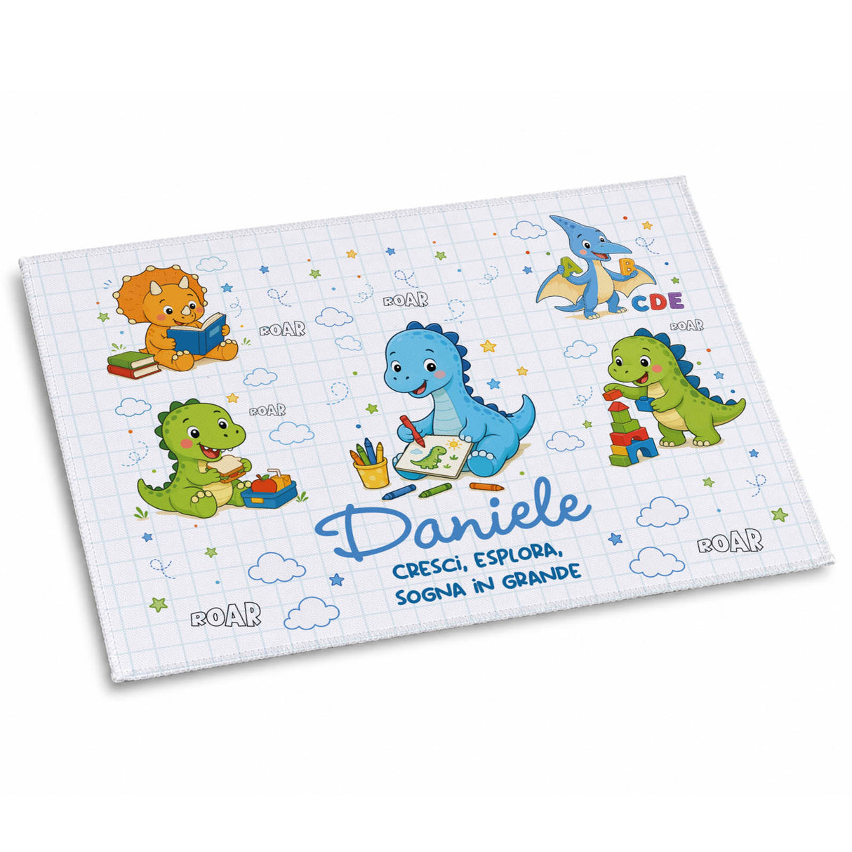 Tovaglietta rettangolare azzurra con dinosauri e nome Daniele, motivo nuvole e stelle