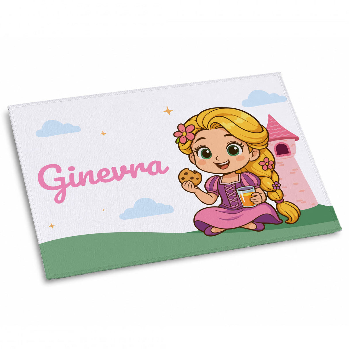 Tovaglietta personalizzata Ginevra con Rapunzel, nuvole e casetta rosa, bordo verde