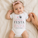 Body neonato bianco con scritta Festa del Papà Insieme rosa e impronte