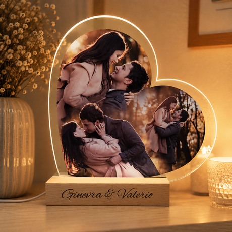 Lampada a cuore LED in plexiglass con tre foto e base in legno incisa