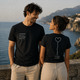 Coppia di magliette nere: lui con scritta SEmpre Sulla Stessa Rotta, lei con cuore-ancora sul retro