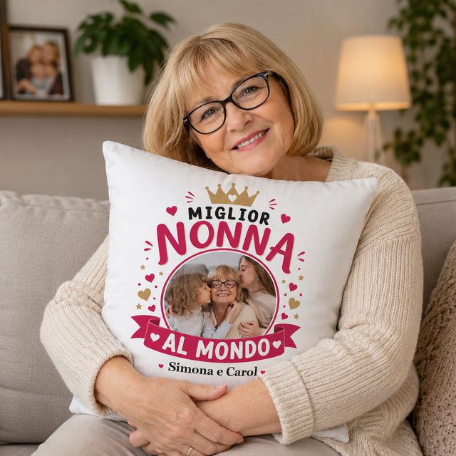 Cuscino bianco con stampa 'Miglior Nonna' e foto ovale, Simona e Carol