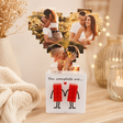 Cuore di foto in mattoncini sopra scatola bianca con figure rosse e base in plexi