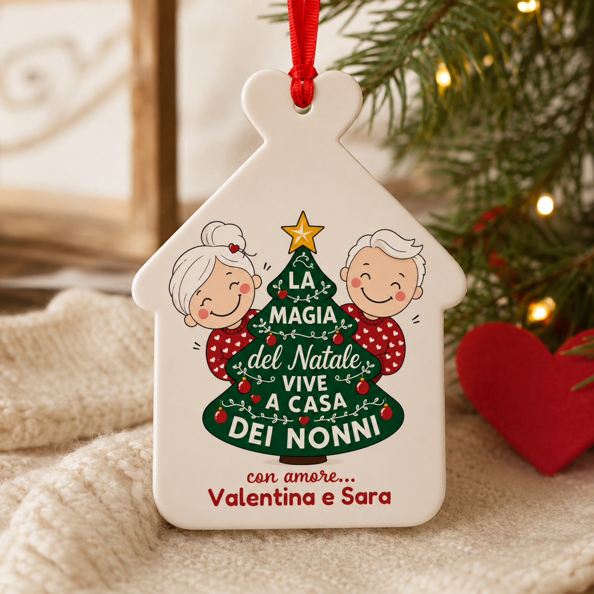 Addobbo natalizio a casetta bianca: «La magia del Natale vive a casa dei nonni» (Valentina e Sara).