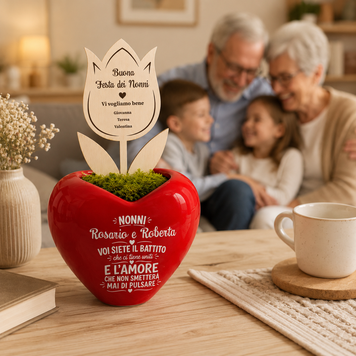 Vasetto a cuore rosso lucido con scritta Nonni e muschio verde, topper Festa dei Nonni