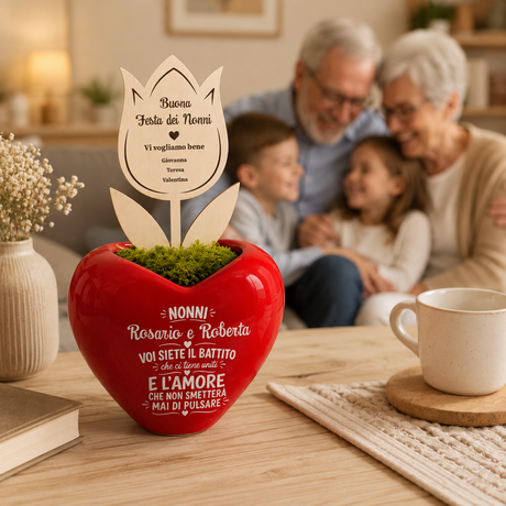 Vasetto a cuore rosso lucido con scritta Nonni e muschio verde, topper Festa dei Nonni
