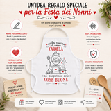 Grembiule bianco con stampa CARMELA, corona e cuore rosso, scritta “Cose buone”