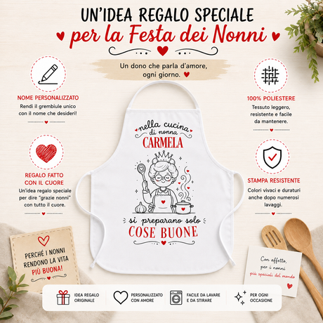 Grembiule bianco con stampa CARMELA, corona e cuore rosso, scritta “Cose buone”