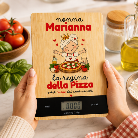 Bilancia da cucina digitale in bambù con grafica 'nonna Marianna' e display