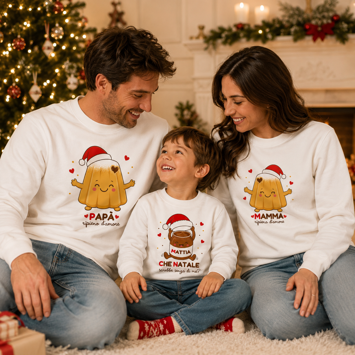 Tre felpe natalizie bianche con stampa Papa, Mamma e Mattia e cappello rosso