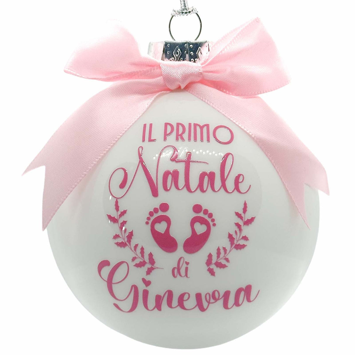 Pallina di vetro bianca con fiocco rosa e scritta “Il primo Natale di Ginevra”