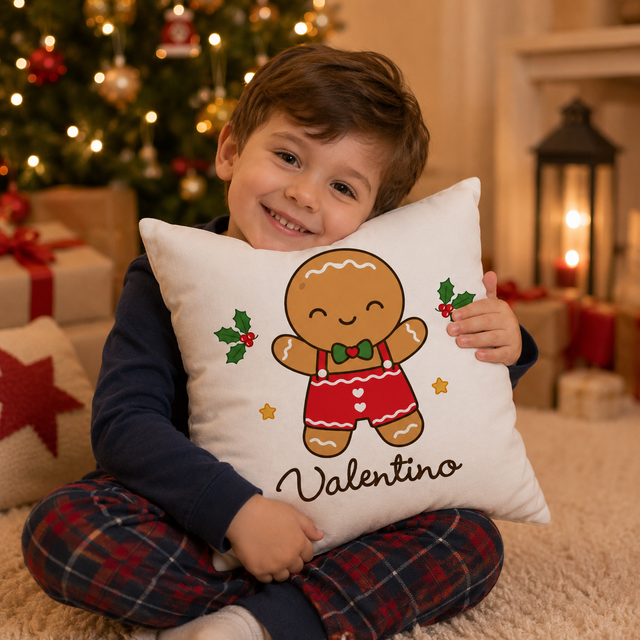Cuscino natalizio personalizzato in tessuto bianco con pan di zenzero e nome Valentino