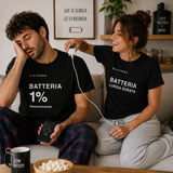 Coppia di magliette nere: BATTERIA 1% e LUNGA DURATA, logo Sistema sul petto
