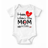 Body neonato bianco con stampa “Happy Mother’s Day Mom” e cuori rossi e neri, bottoni