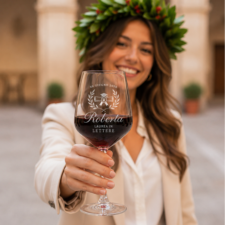 Calice da vino in vetro con incisione Roberta, laurea e data di giugno 2026