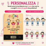 Bilancia digitale in bambù personalizzabile: nomi e colori capelli, grafica “La Cucina”