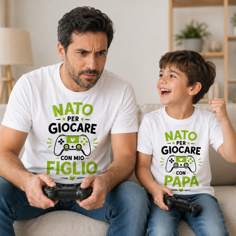 Maglietta bianca per papà e per figlio con stampa verde “NATO PER GIOCARE” e controller.