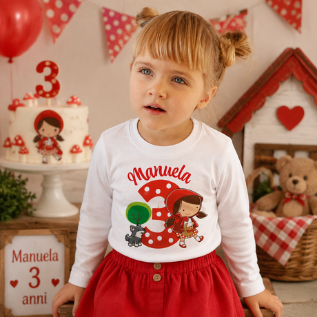 Maglietta bianca a maniche lunghe con stampa Cappuccetto Rosso e nome Manuela, in primo piano
