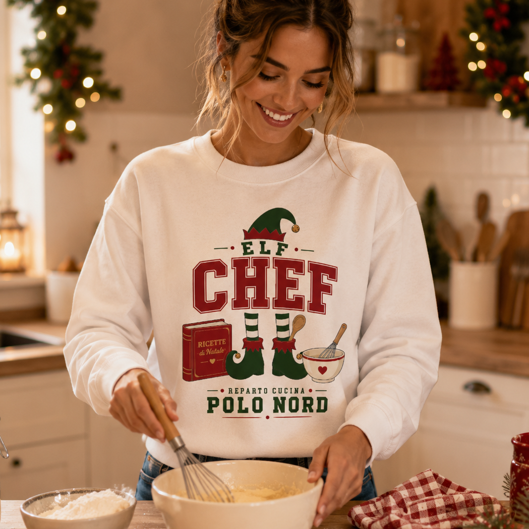 Felpa natalizia bianca con stampa Elf Chef e scritta Polo Nord sul petto