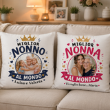 Cuscini su divano: 'Miglior Nonno' e 'Miglior Nonna' con foto e cuori