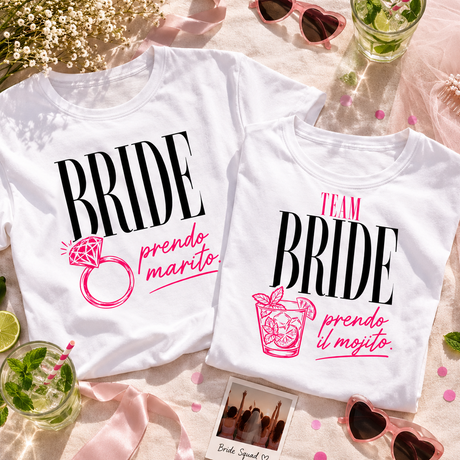 Coppia di t-shirt bianche da sposa con stampa BRIDE e “prendo marito” rosa.