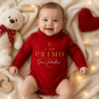 Body neonato rosso maniche lunghe con scritta «Il Mio Primo San Valentino 2027» e cuore