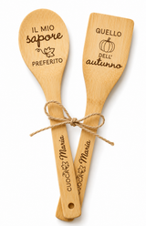 Set di 2 mestoli in bambù con scritte “Il mio sapore preferito” e “Quello dell’autunno”
