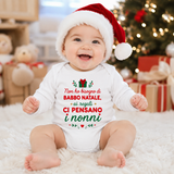 Body neonato natalizio bianco con cappellino rosso e scritta colorata frontale
