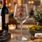 Calice da vino con stampa “Nato a Dicembre” e “Brindo” vista ravvicinata