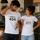 Maglietta di coppia bianca con stampa 'Errore 404' e 'Errore risolto'