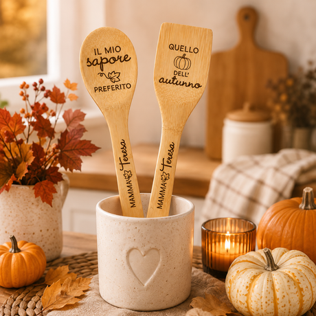 Set di mestoli in bambù con scritte “Il mio sapore preferito” e “Quello dell’autunno”