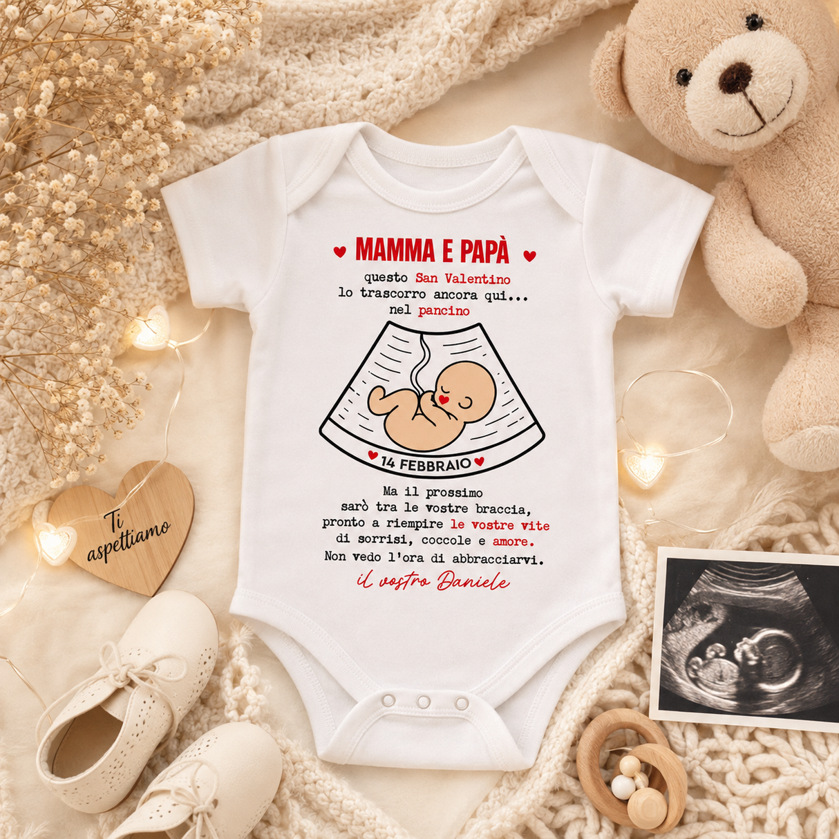 Body neonato bianco con stampa San Valentino: “MAMMA E PAPÀ” e ecografia 14 febbraio