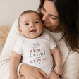 Body neonato bianco con stampa frontale "Rubo Cuori come Cupido"