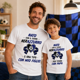 Padre e figlio in t-shirt bianche con stampa calcio blu Neroazzurro e cuore