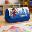 Astuccio scuola blu con patta e stampa bambino, città e nome LEONARDO
