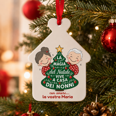 Addobbo natalizio a casetta bianca con «La magia del Natale vive a casa dei nonni» (la vostra Maria).