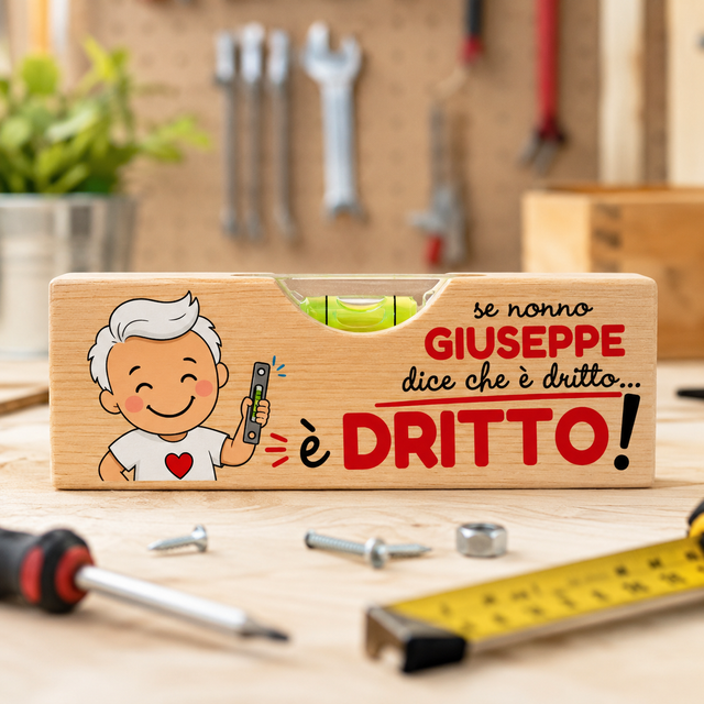 Livella in legno personalizzata con scritta “è Dritto!” e nome Giuseppe, bolla verde