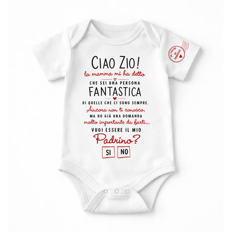 Body neonato bianco con grafica rossa “Padrino?” e bottoni a cavallo