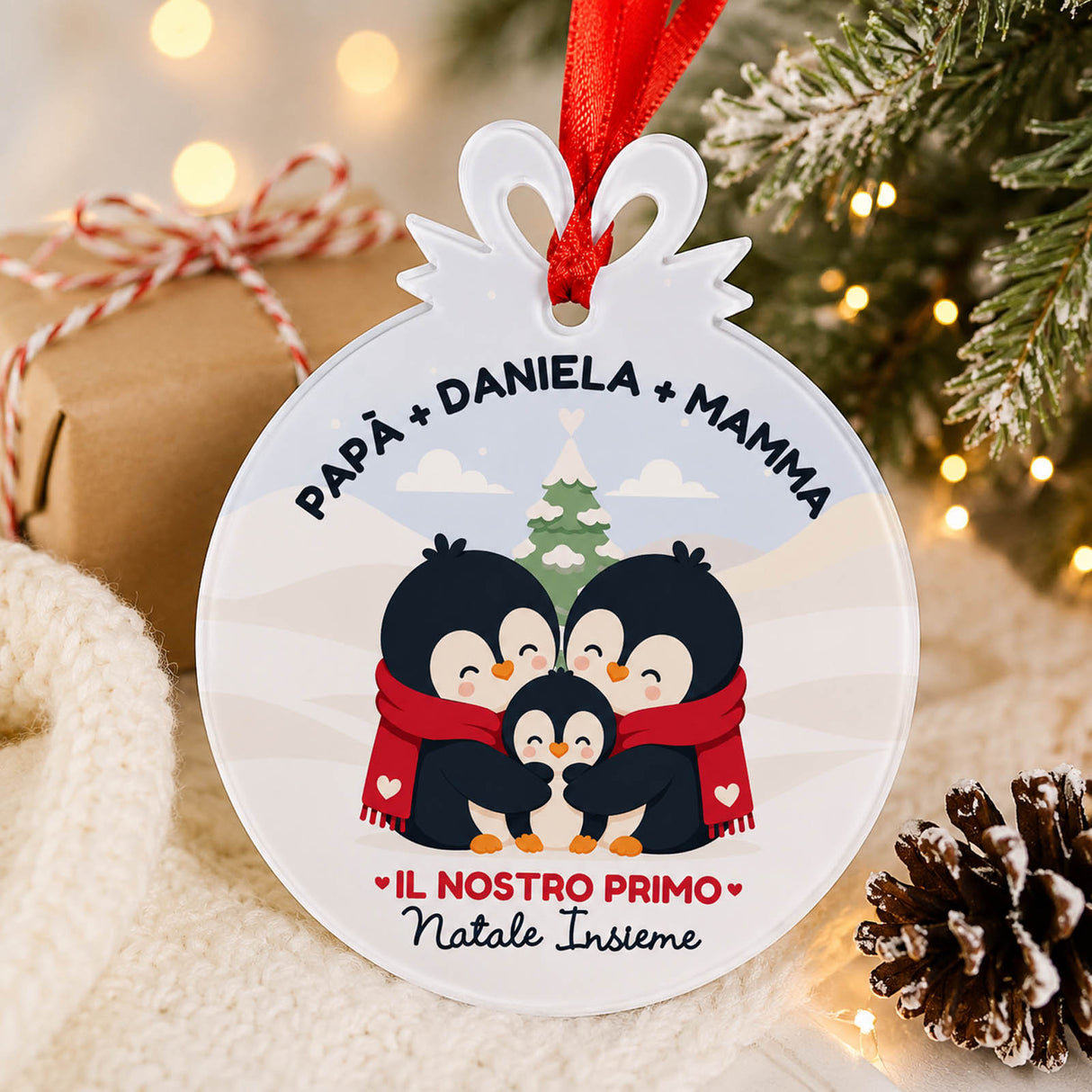Decorazione tonda in plexiglass con nastro rosso, famiglia pinguini e testo personalizzato