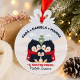 Decorazione tonda in plexiglass con nastro rosso, famiglia pinguini e testo personalizzato